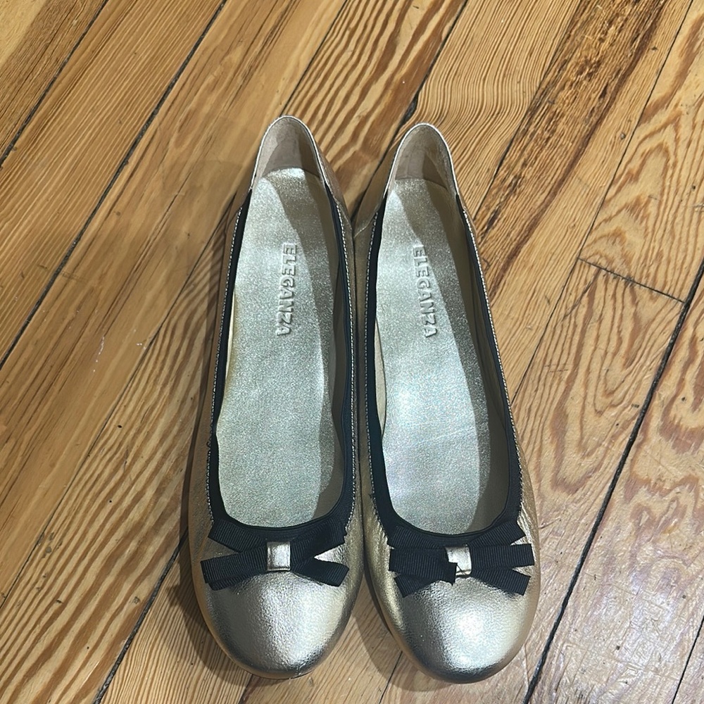 Gold and Black Comfort Flats with Rounded Toe